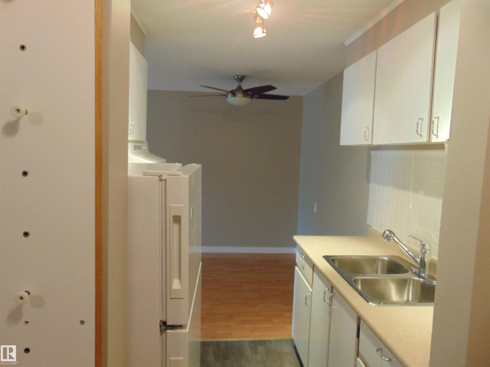 #8 10616 123 ST NW - 9