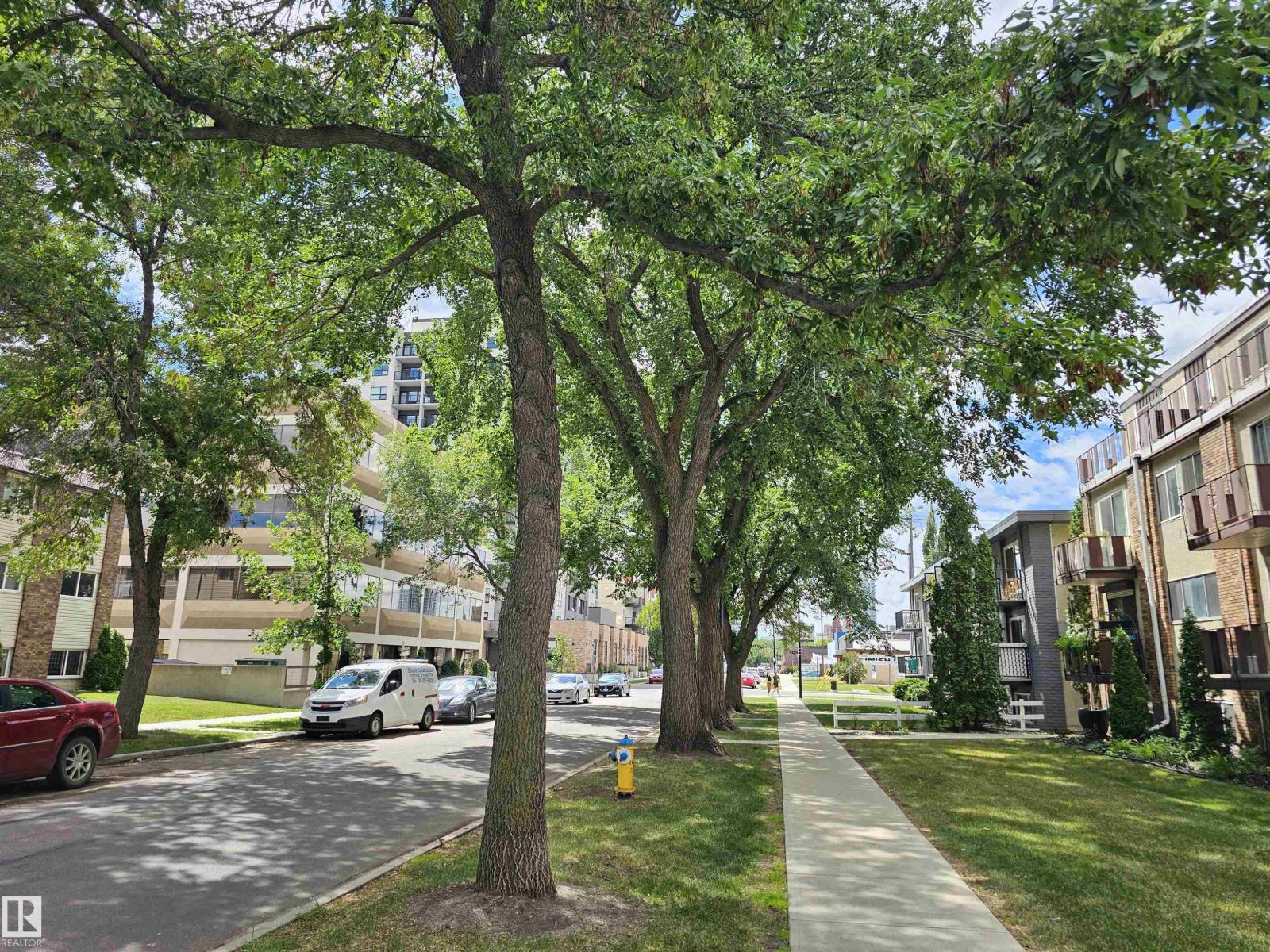 #8 10616 123 ST NW - 19