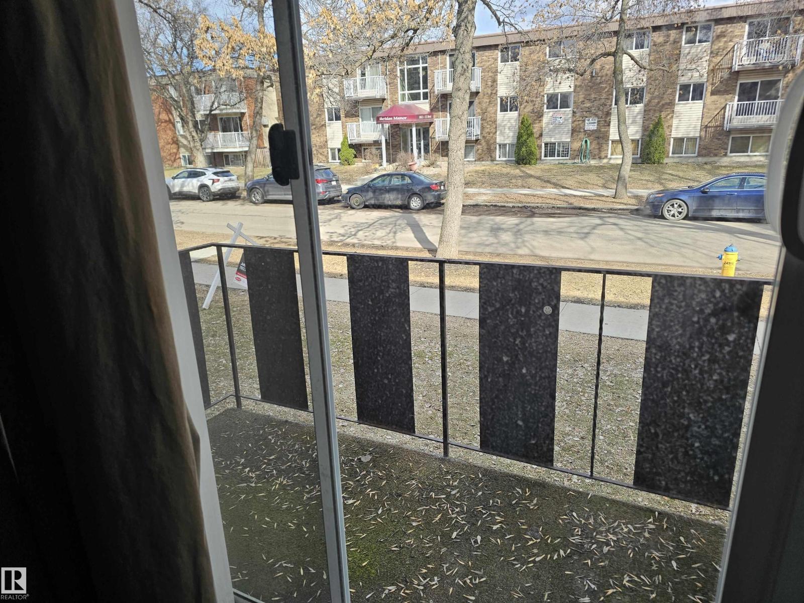 #8 10616 123 ST NW - 18