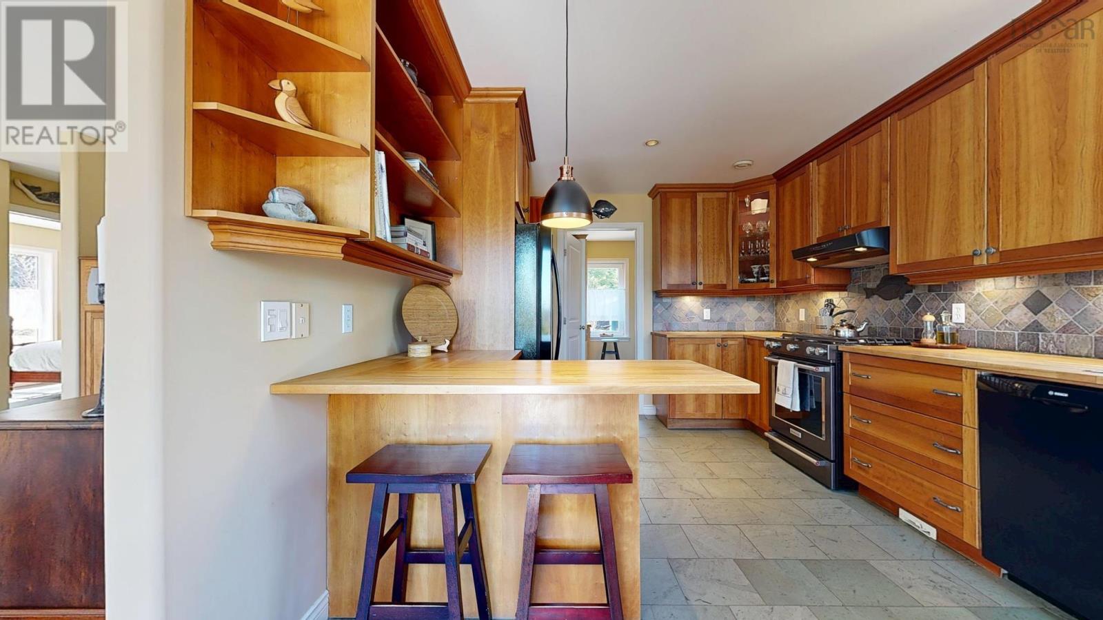 Property 8 of 49 of 55 Lintlops Road