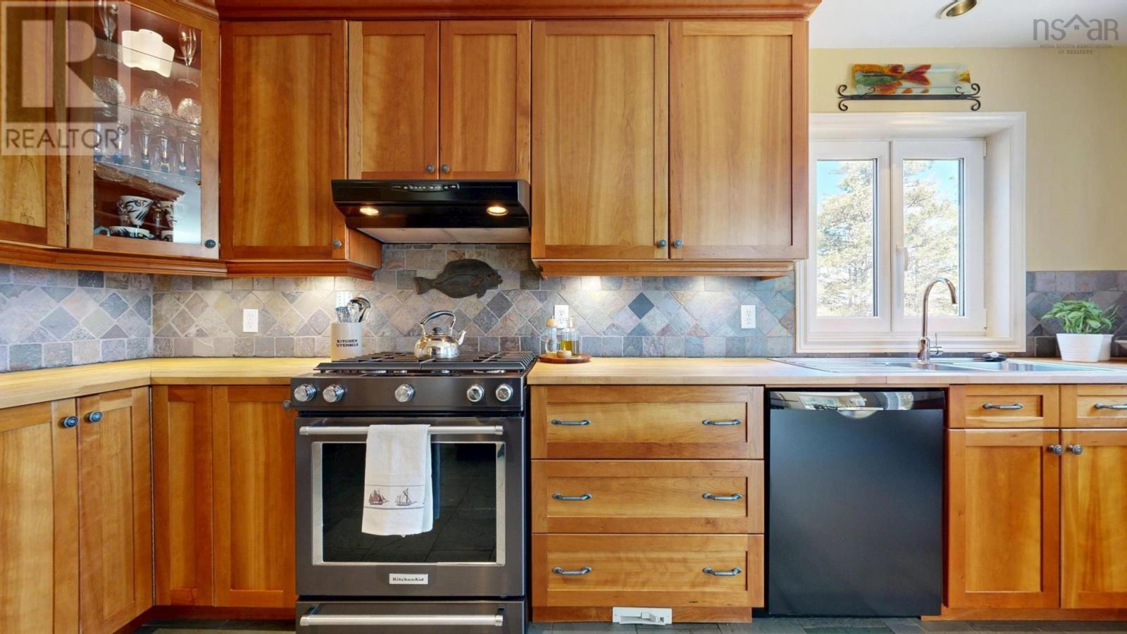 Property 11 of 49 of 55 Lintlops Road