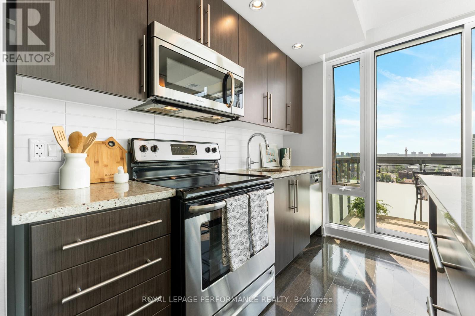 1504 - 238 BESSERER STREET, Ottawa, Ontario, K1N6B1 — Photo 10