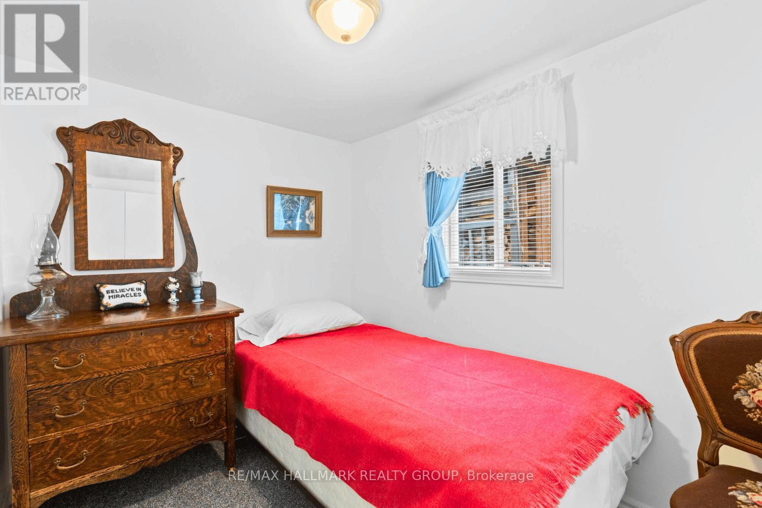 Comfortable third bedroom with warm finishes