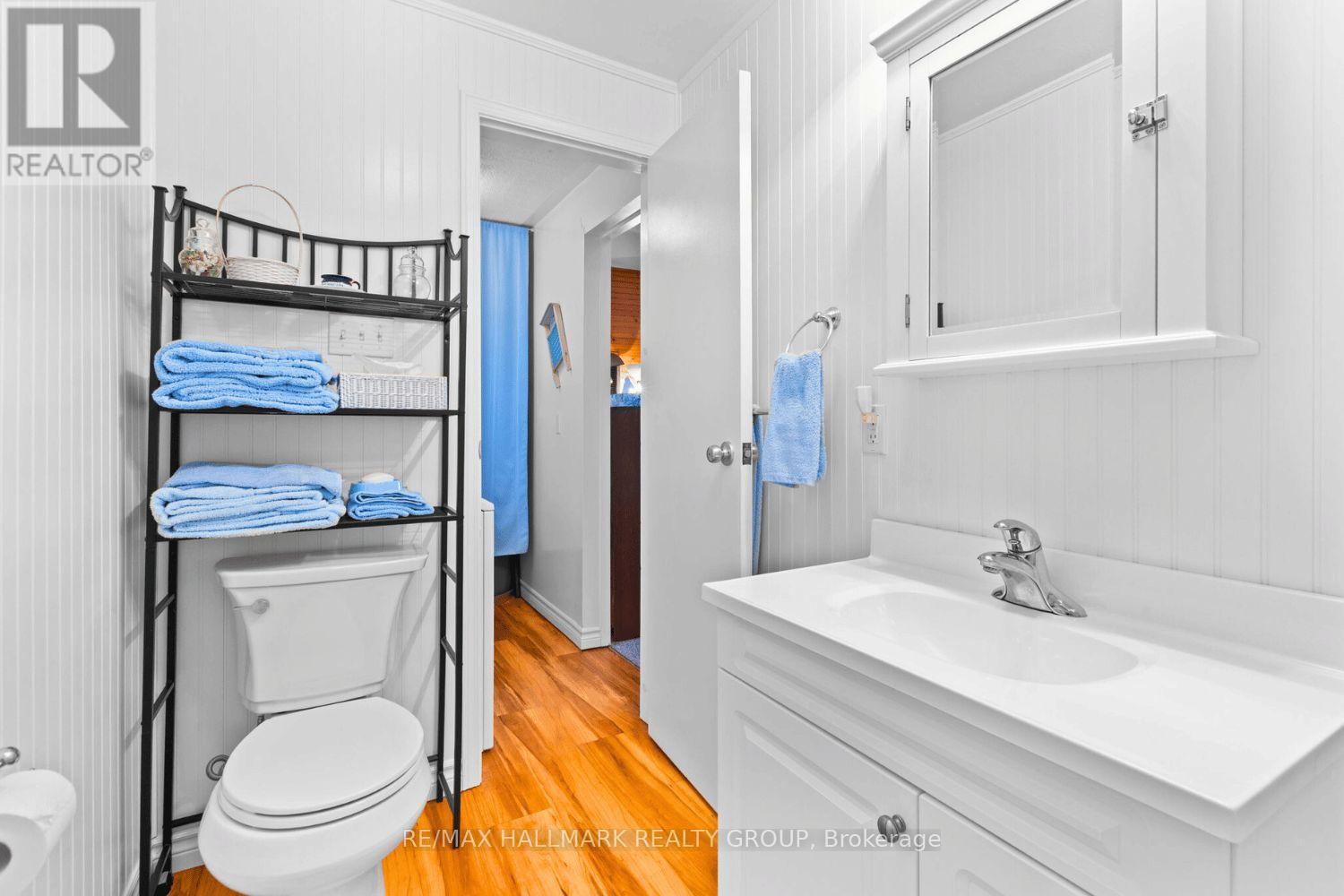 Functional bath with added storage space