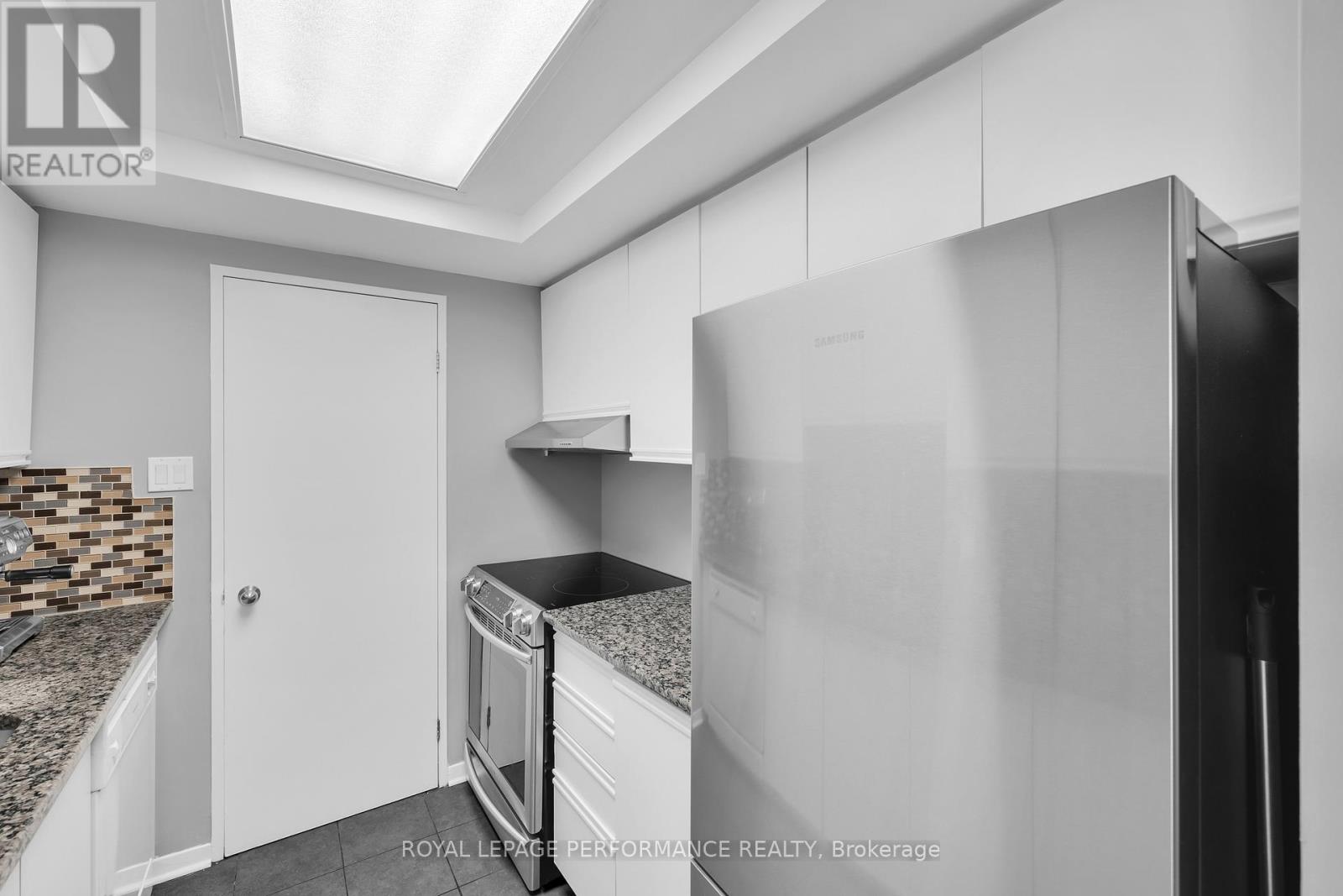 611 - 45 HOLLAND AVENUE — photo 14