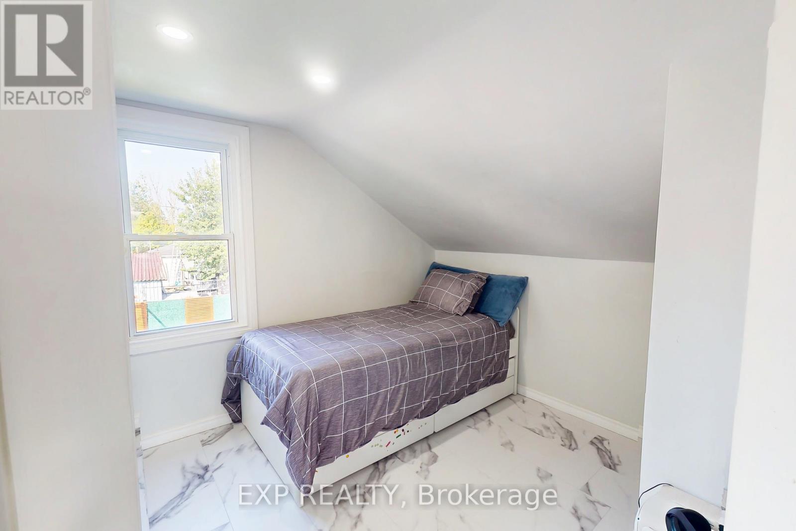 249 WALLACE AVENUE S - 22