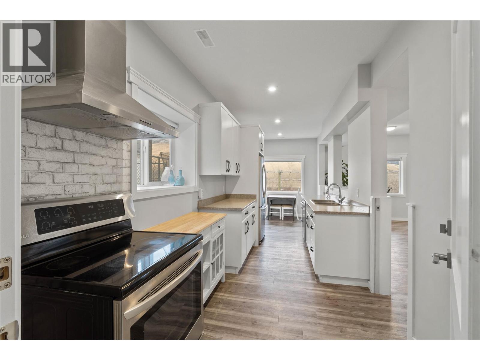 829 WOODRUSH Drive - 29