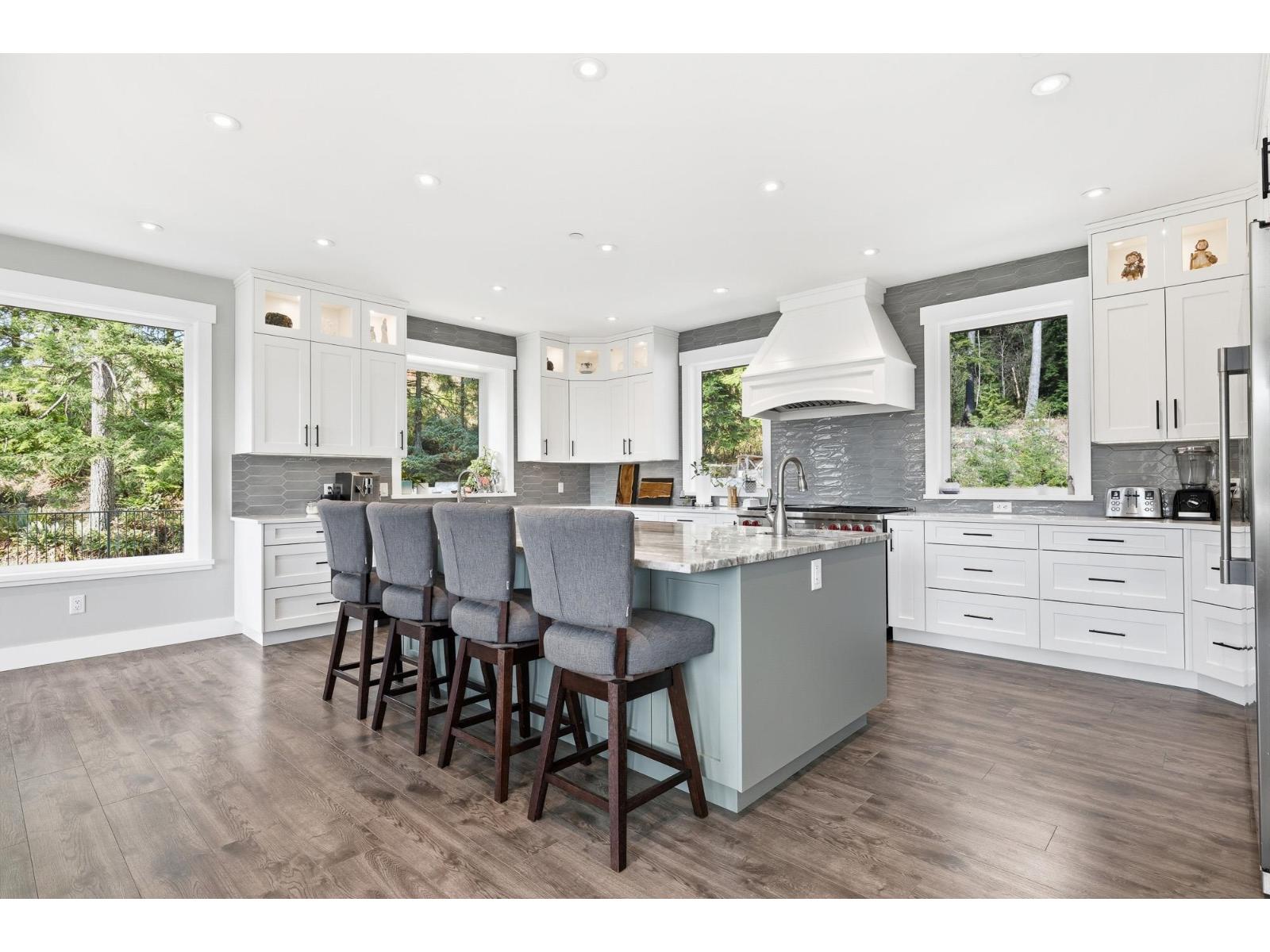 9960 LINDSAY TERRACE, Mission