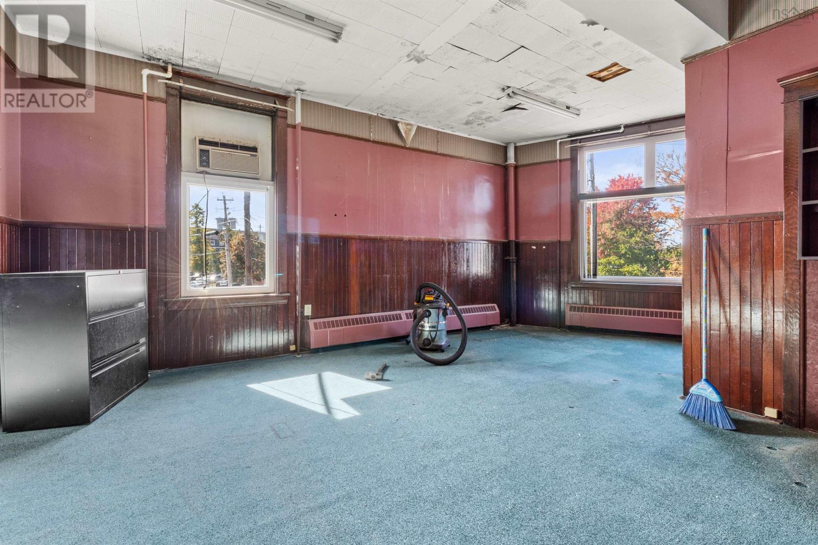 Property 7 of 16 of 798 Prince Street