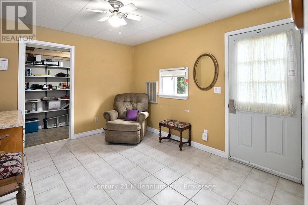 555 SPRUCE STREET - 12