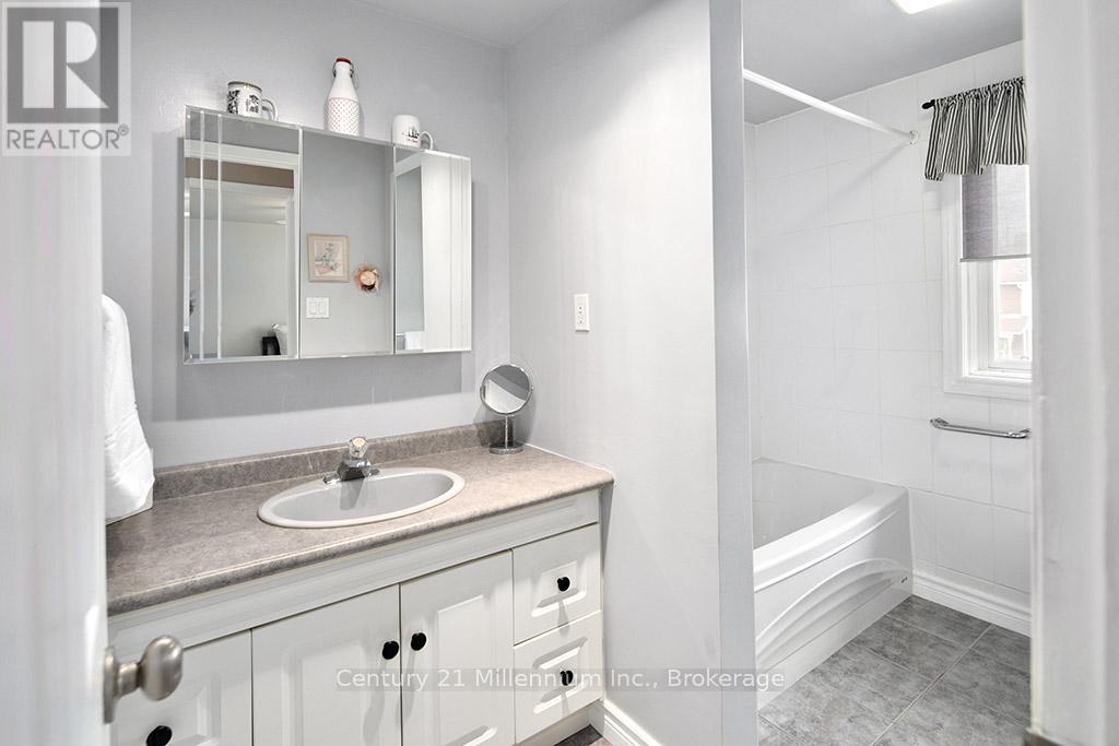555 SPRUCE STREET - 18
