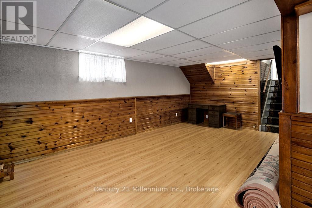 555 SPRUCE STREET - 21