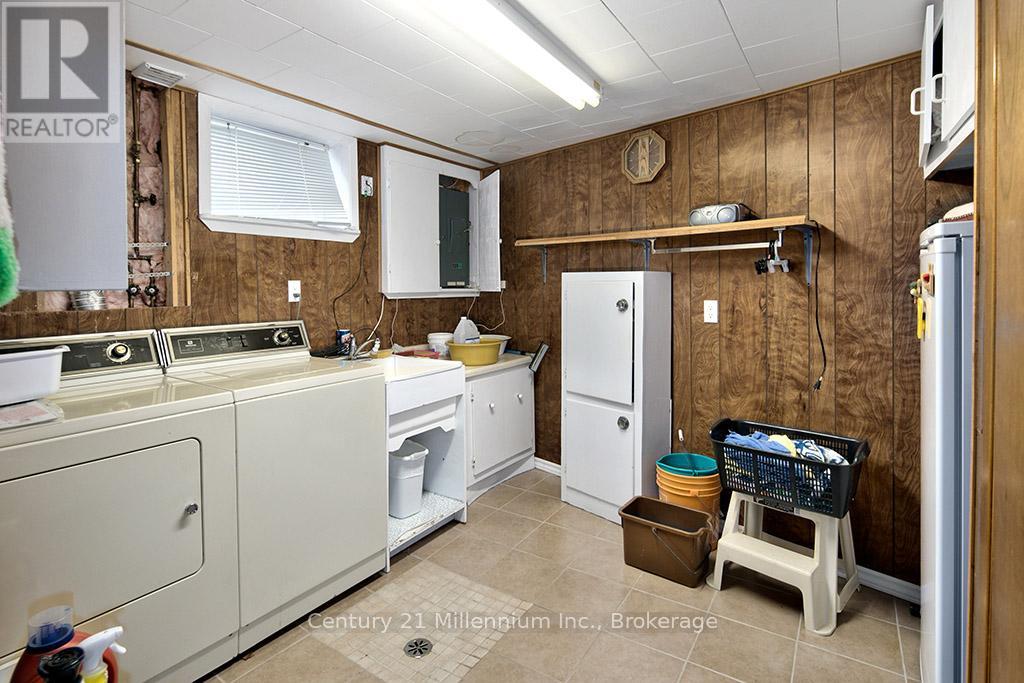 555 SPRUCE STREET - 22