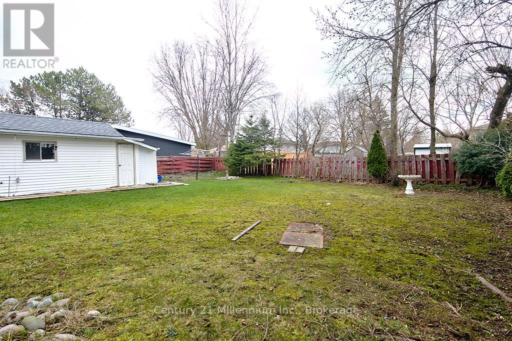 555 SPRUCE STREET - 23