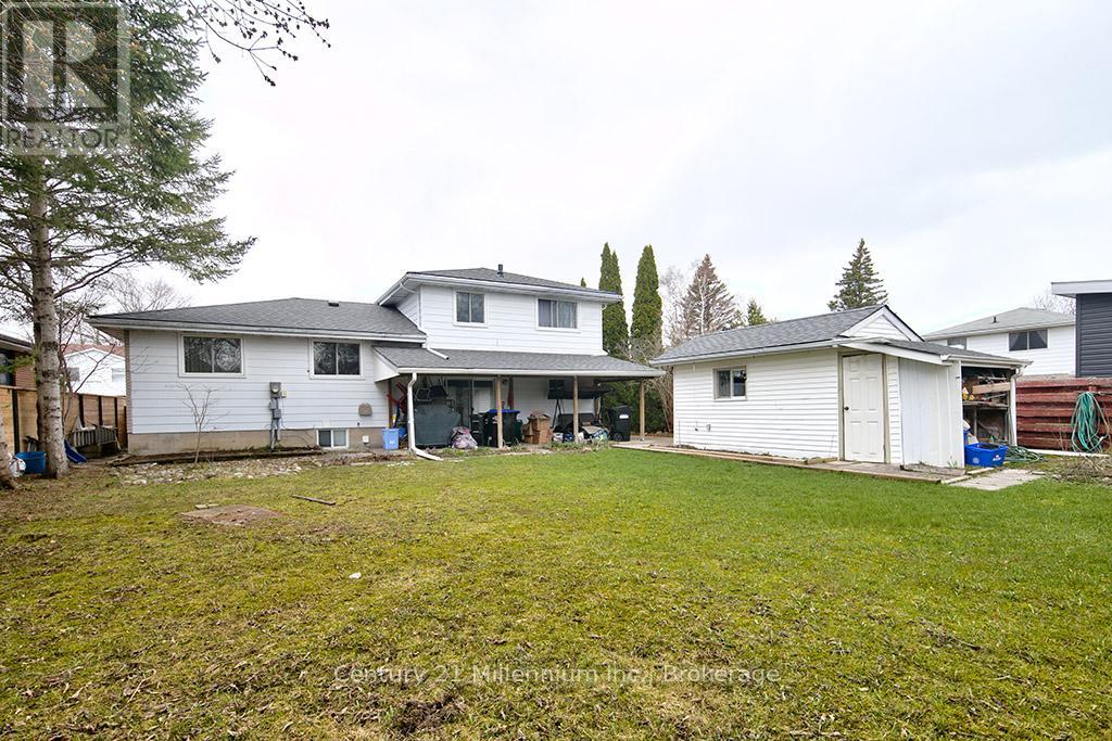 555 SPRUCE STREET - 24