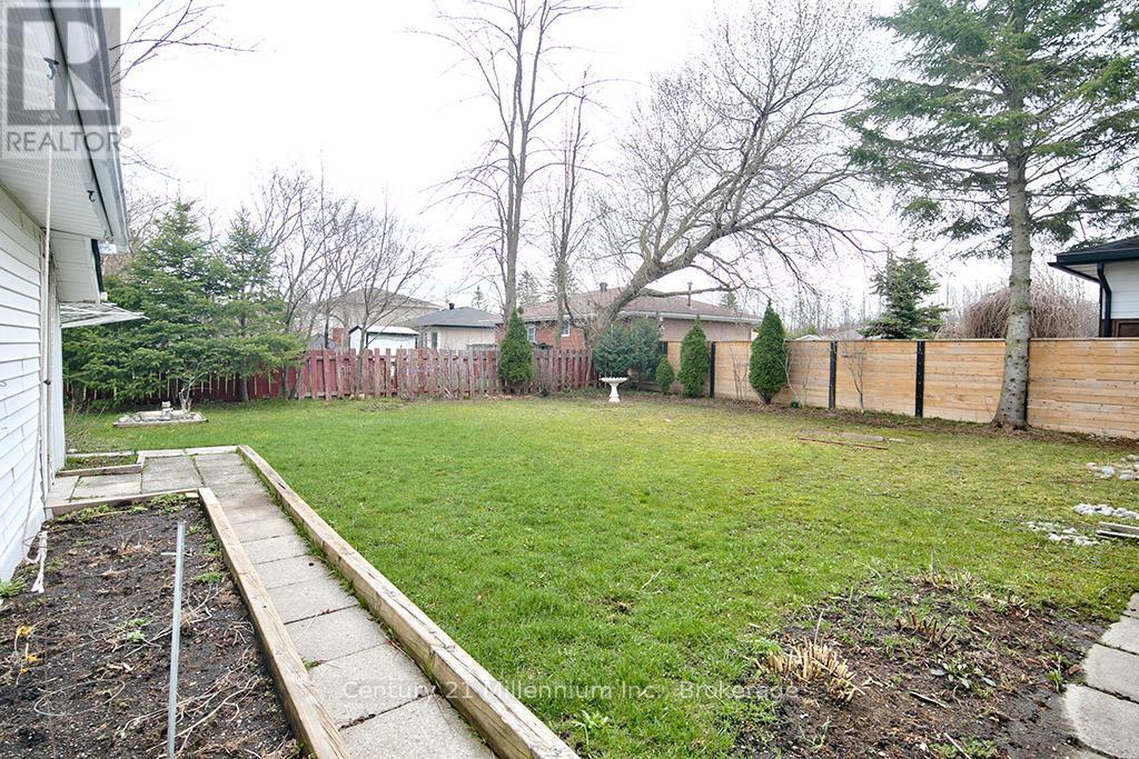 555 SPRUCE STREET - 25