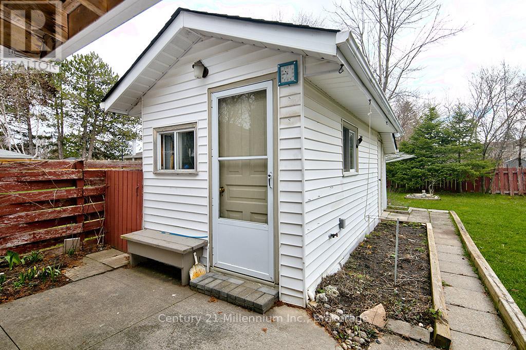 555 SPRUCE STREET - 26