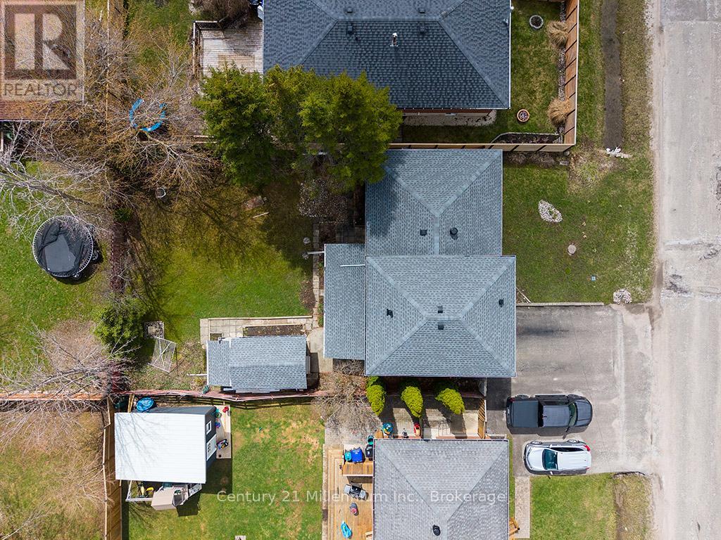 555 SPRUCE STREET - 28