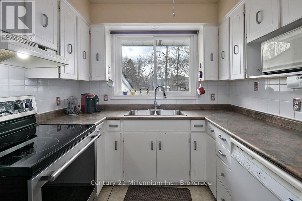555 SPRUCE STREET - 9