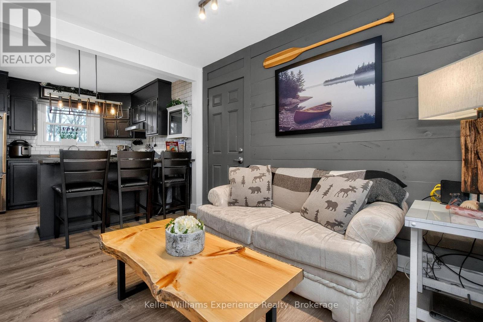 556 JOHNSON STREET - 10