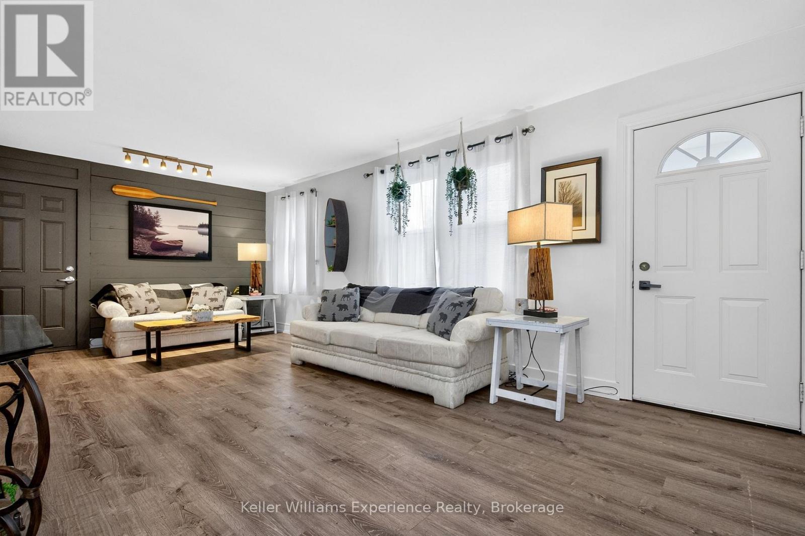 556 JOHNSON STREET - 14