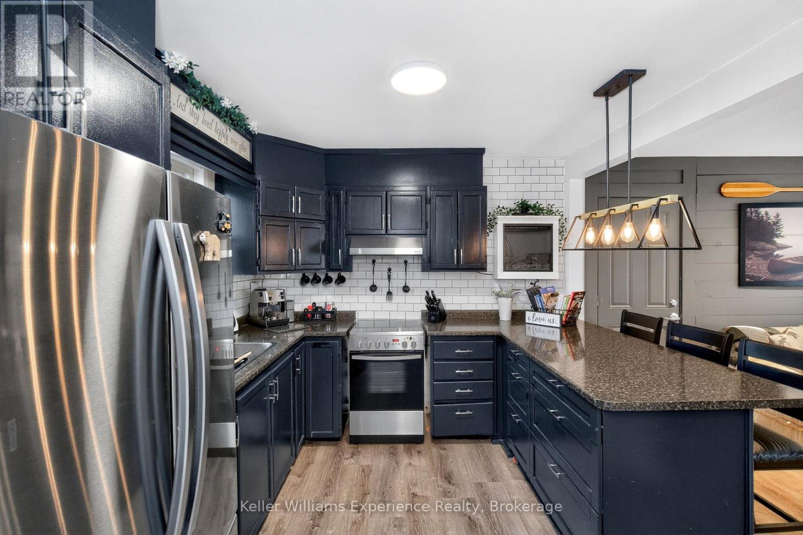 556 JOHNSON STREET - 17