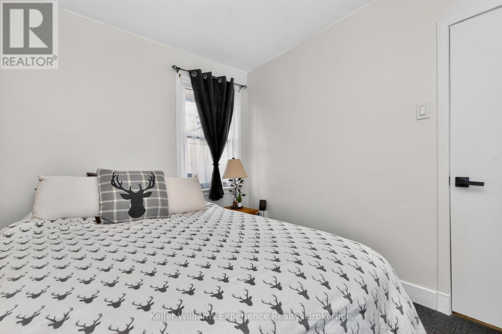556 JOHNSON STREET - 21