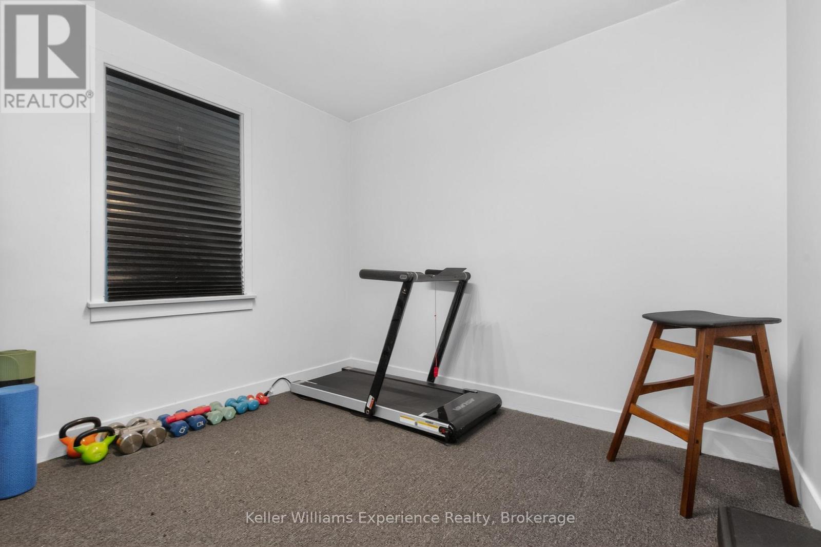 556 JOHNSON STREET - 22
