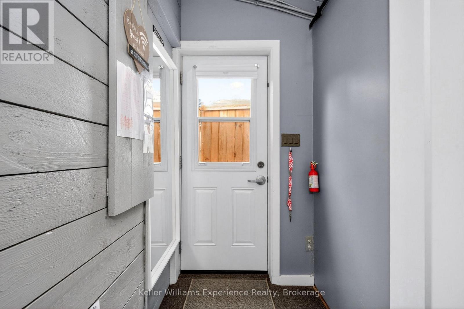 556 JOHNSON STREET - 26