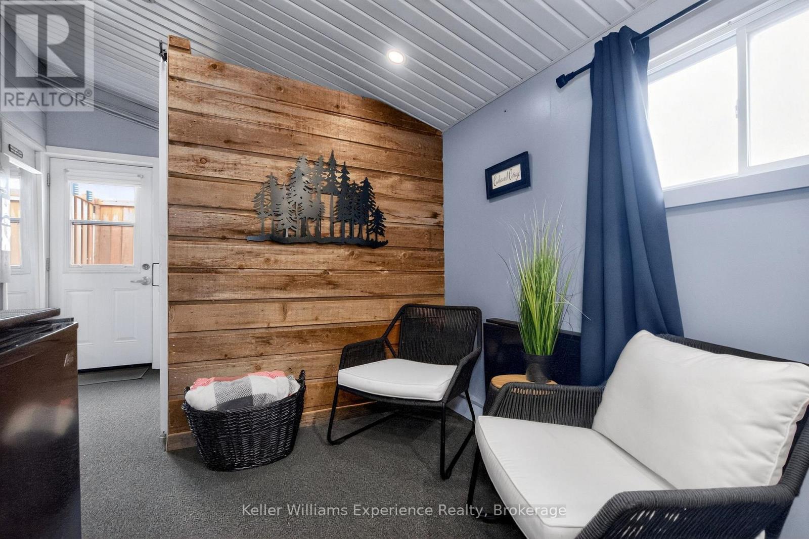 556 JOHNSON STREET - 28
