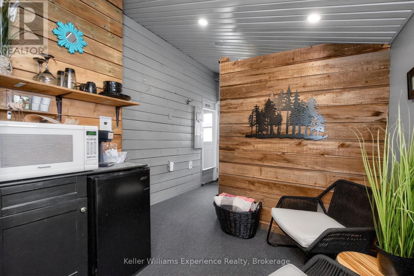 556 JOHNSON STREET - 29