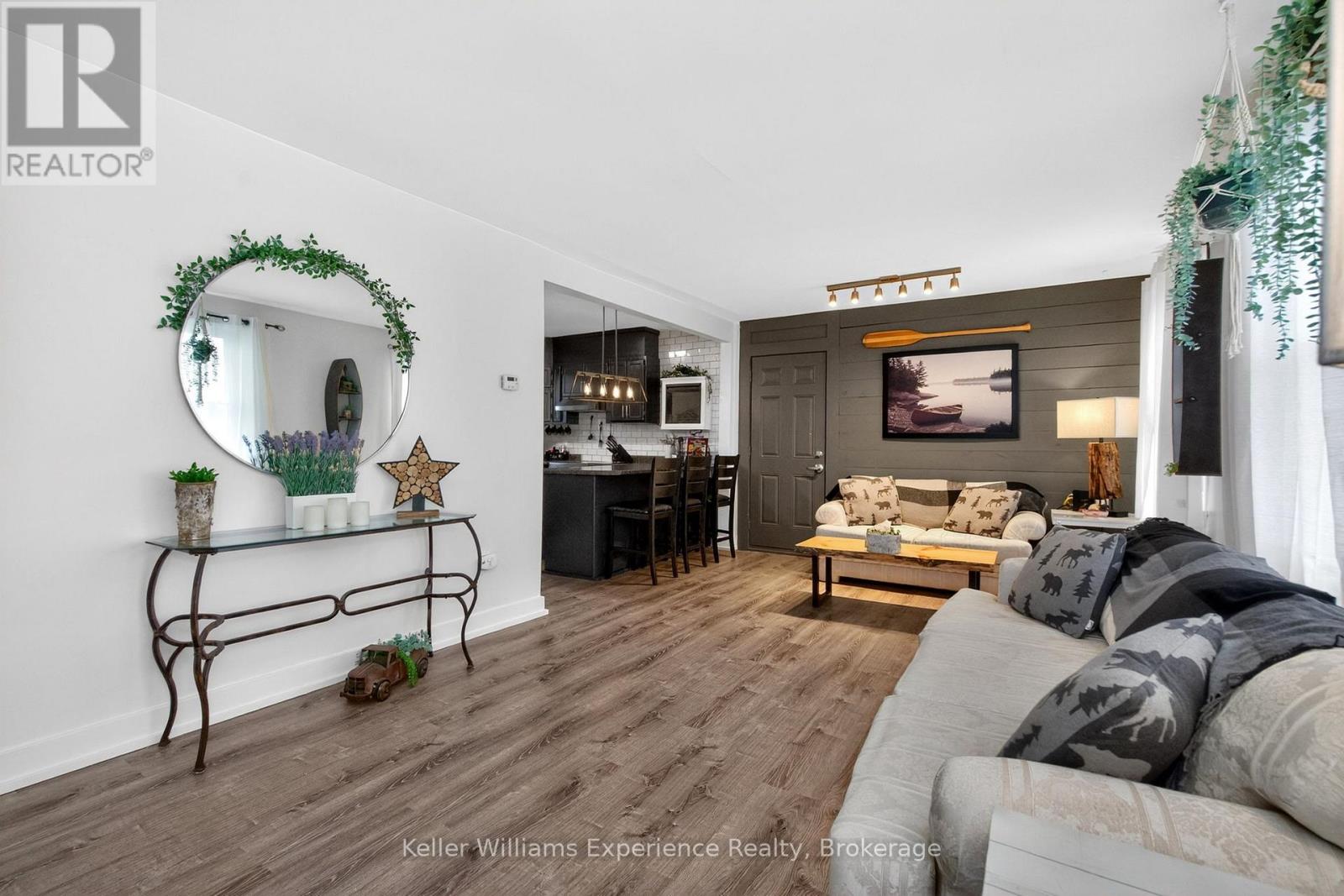 556 JOHNSON STREET - 7