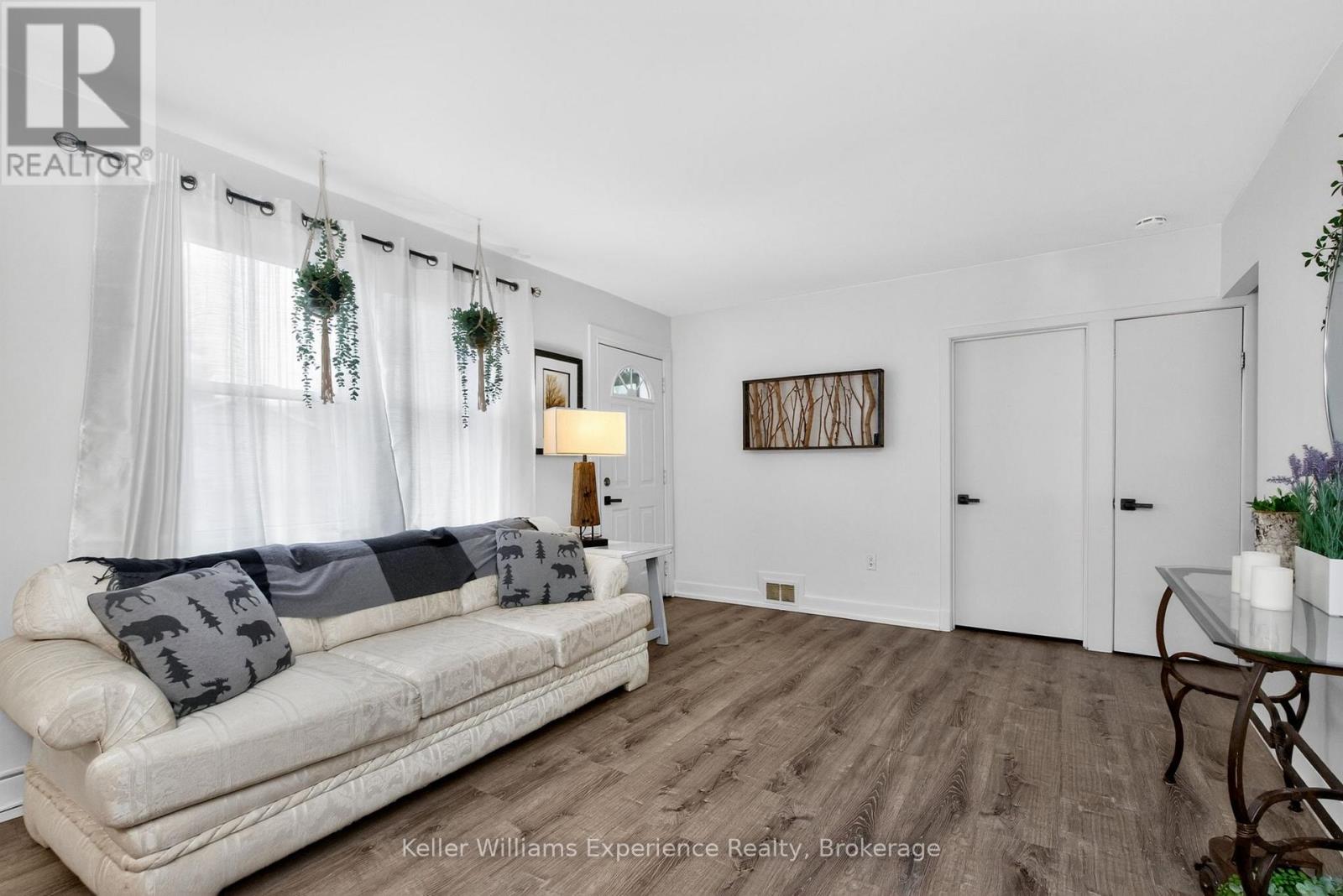 556 JOHNSON STREET - 8
