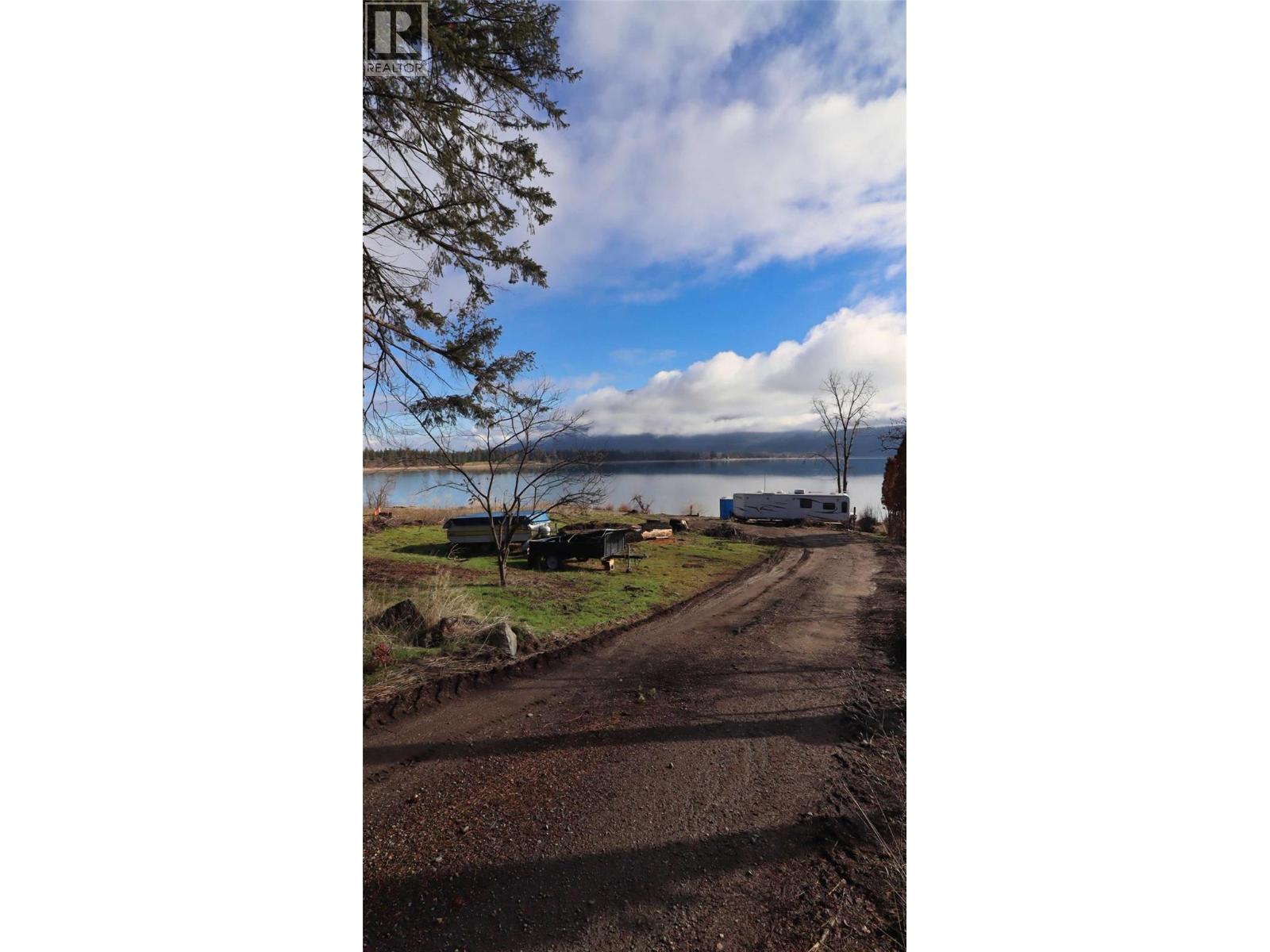 1387 Little Shuswap Lake Road — photo 9