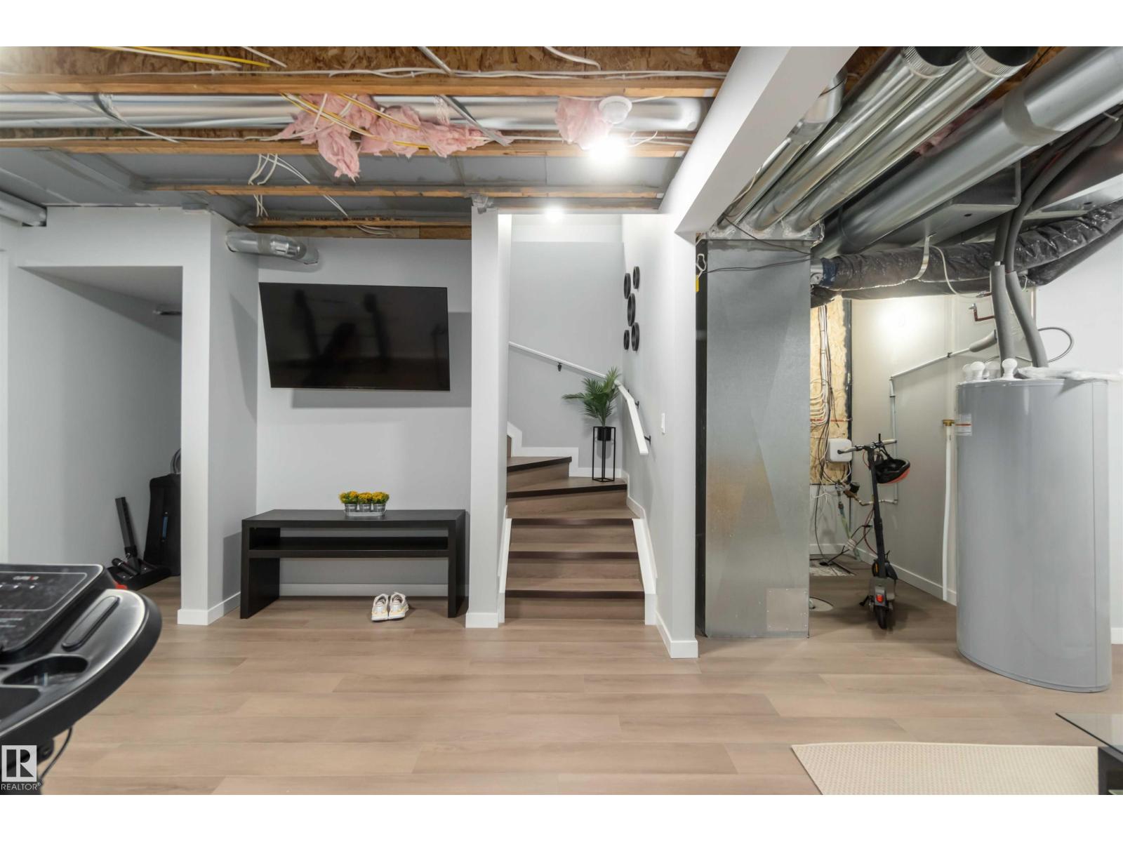 124 28 ST SW - 28