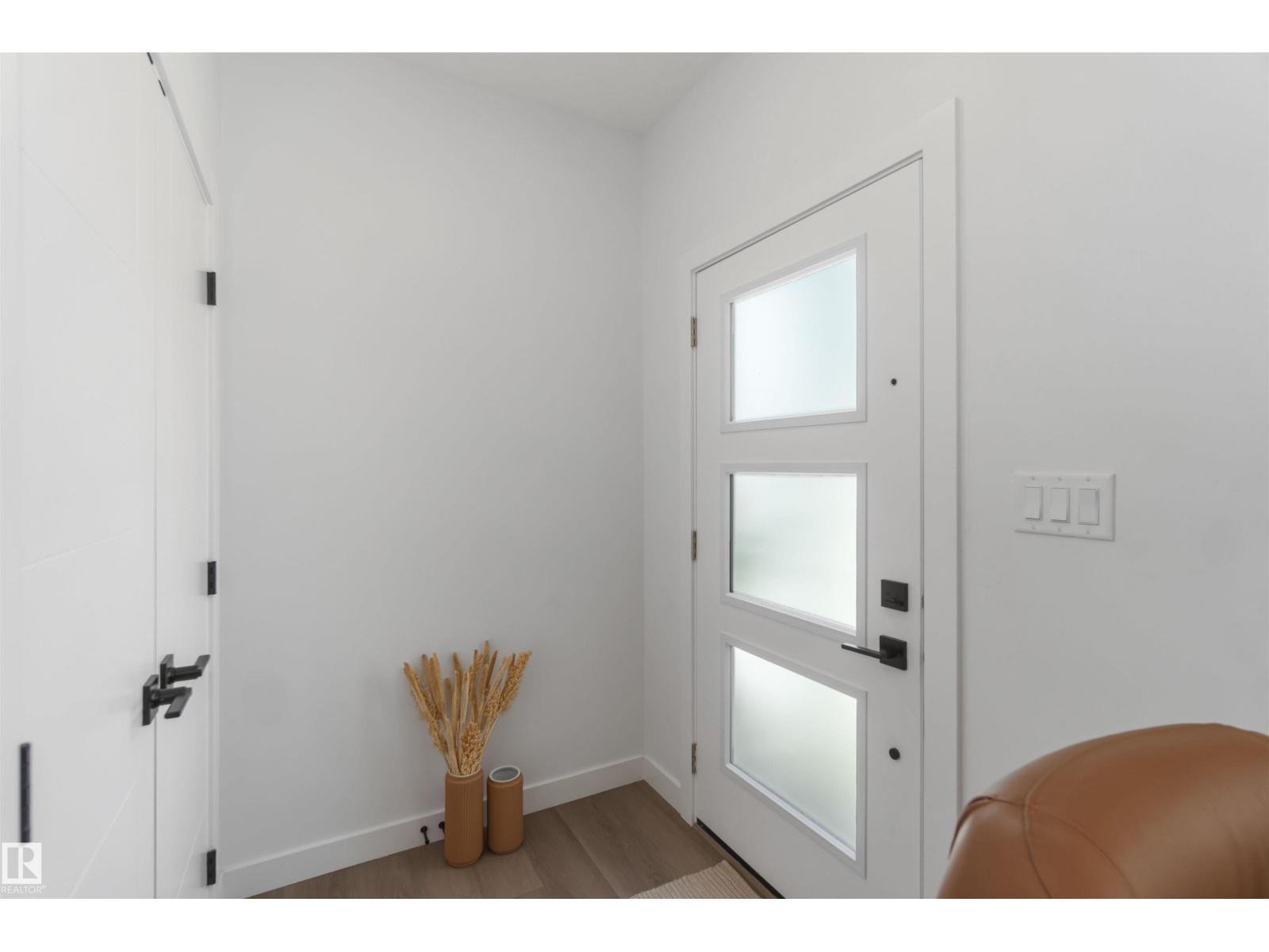 124 28 ST SW - 3