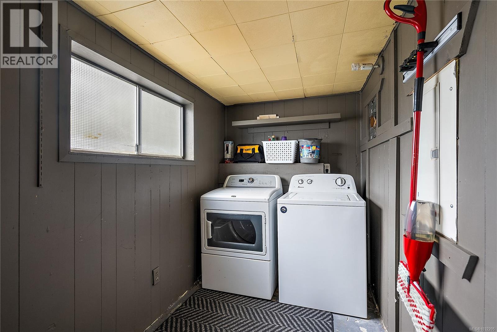 #11 2587 Selwyn Rd - 21