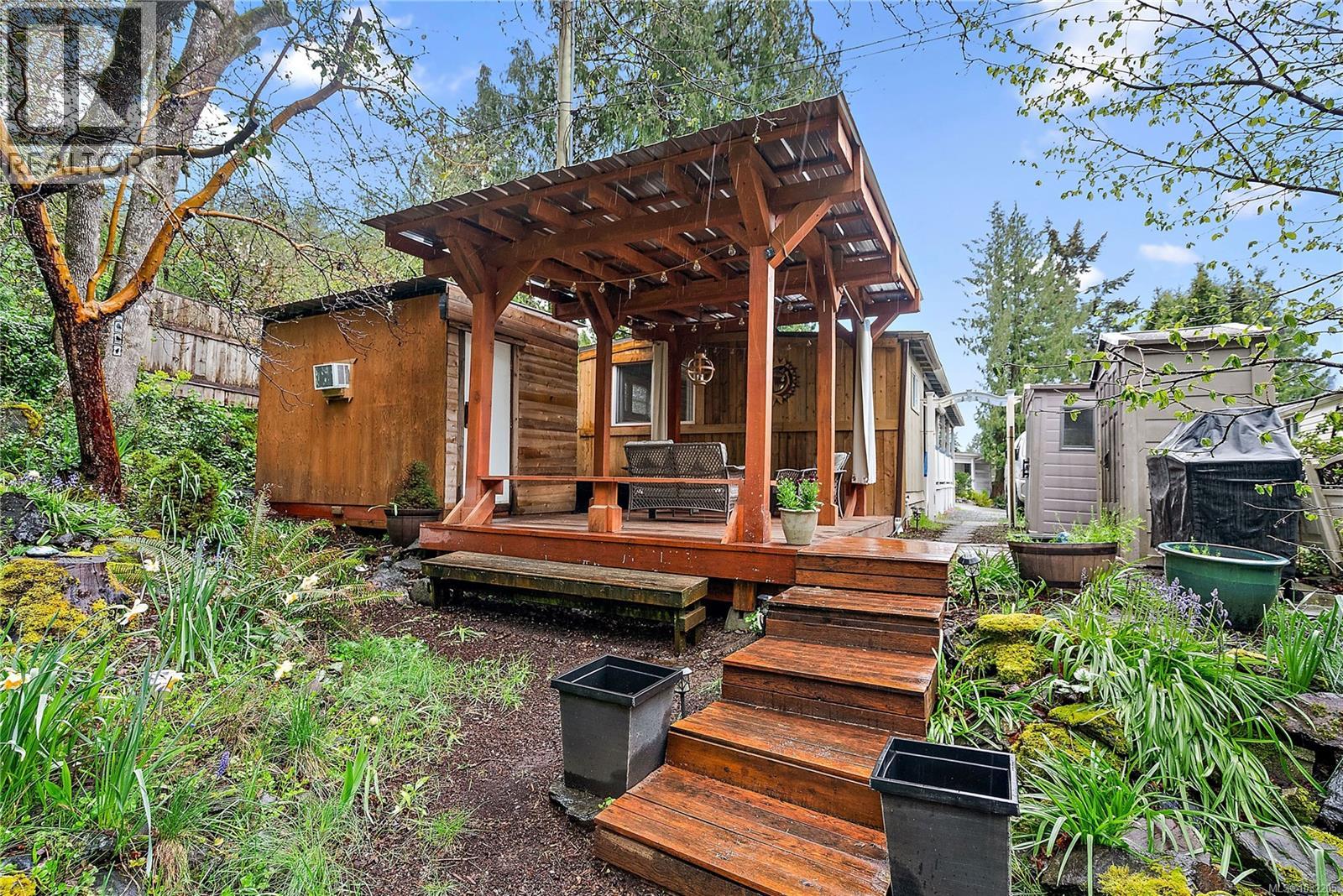 #11 2587 Selwyn Rd - 32