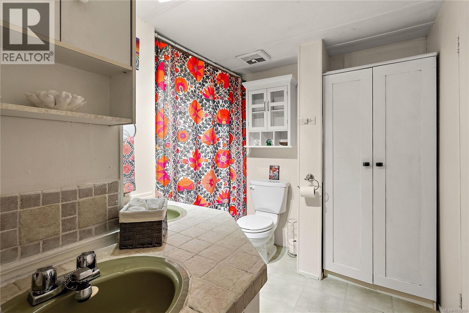 #11 2587 Selwyn Rd - 16