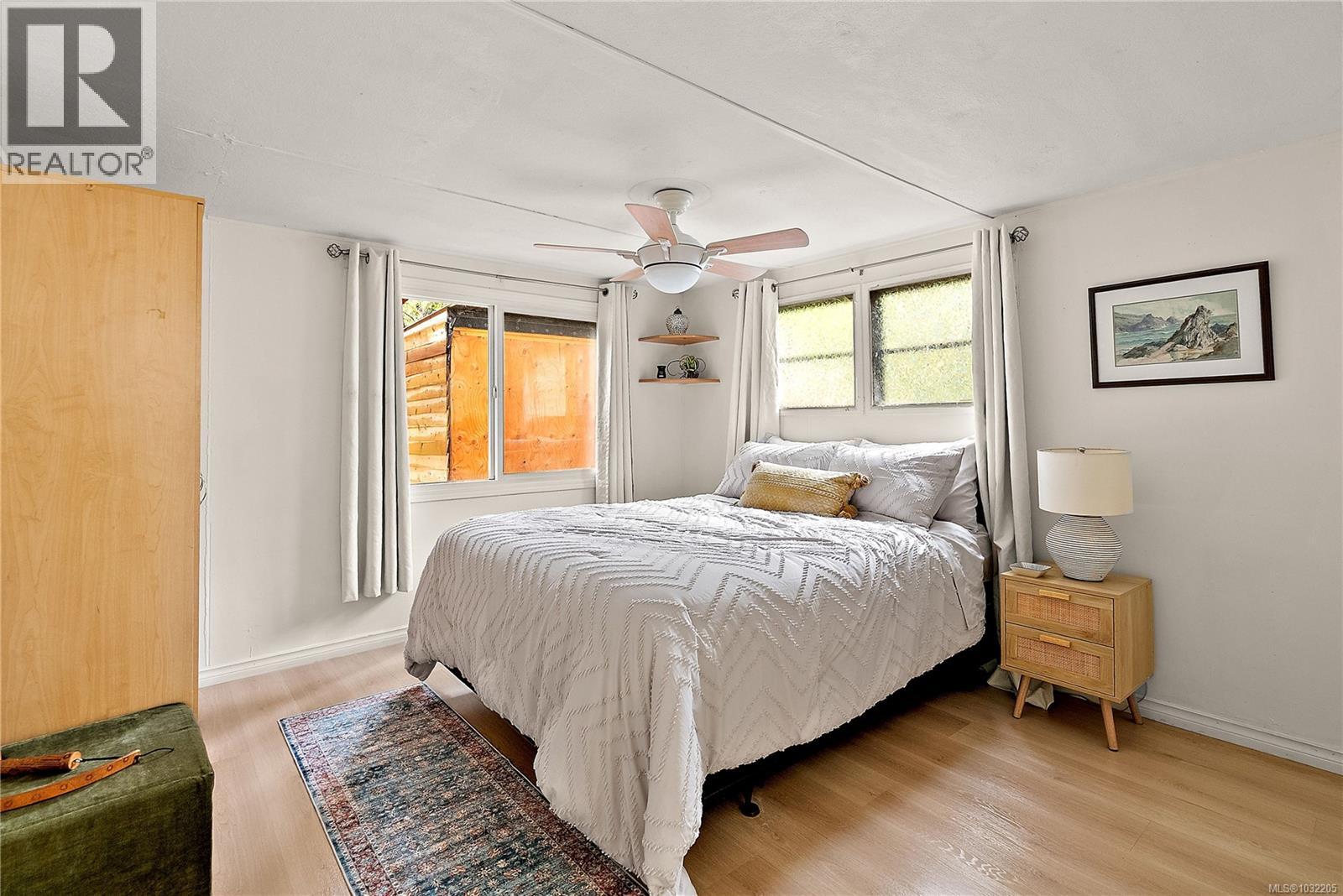 #11 2587 Selwyn Rd - 17