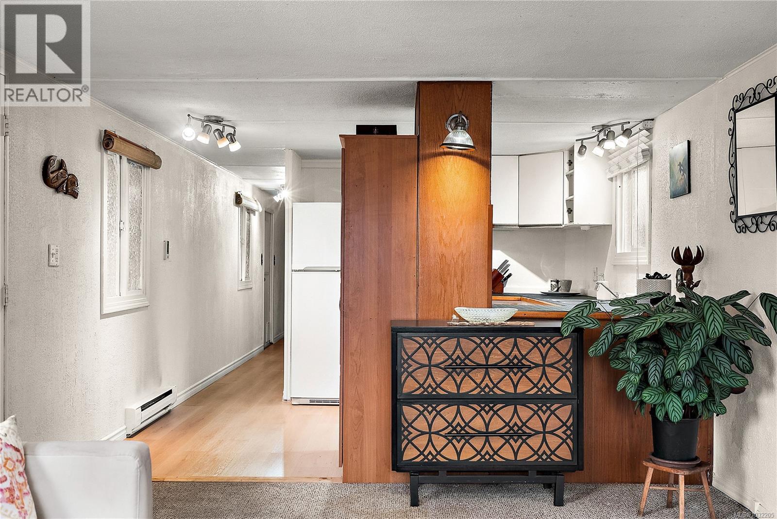 #11 2587 Selwyn Rd - 7