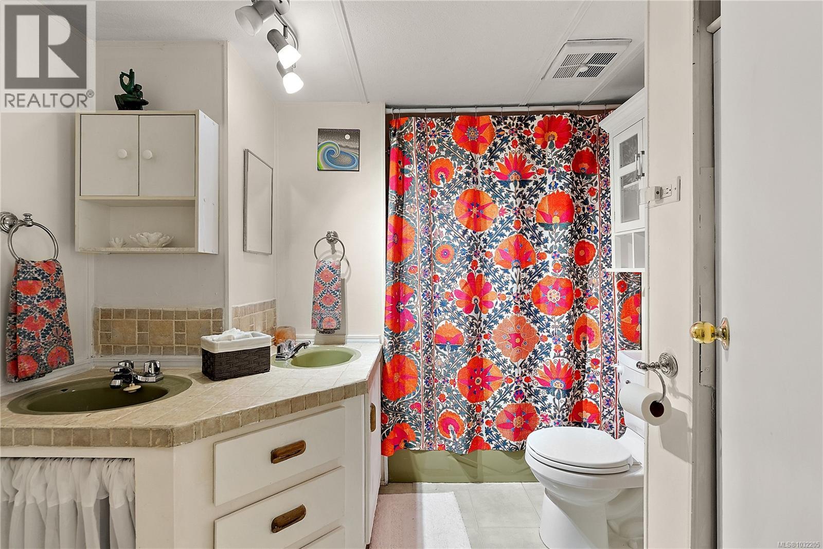 #11 2587 Selwyn Rd - 15