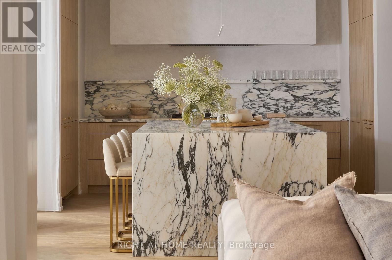 Listing photo of 37 RIPPLETON ROAD