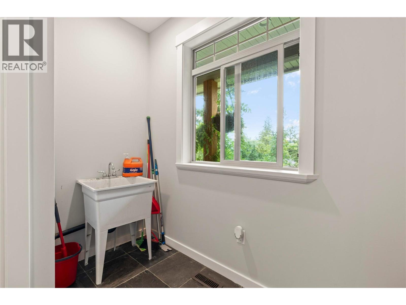  4322 Sharp Road, Spallumcheen