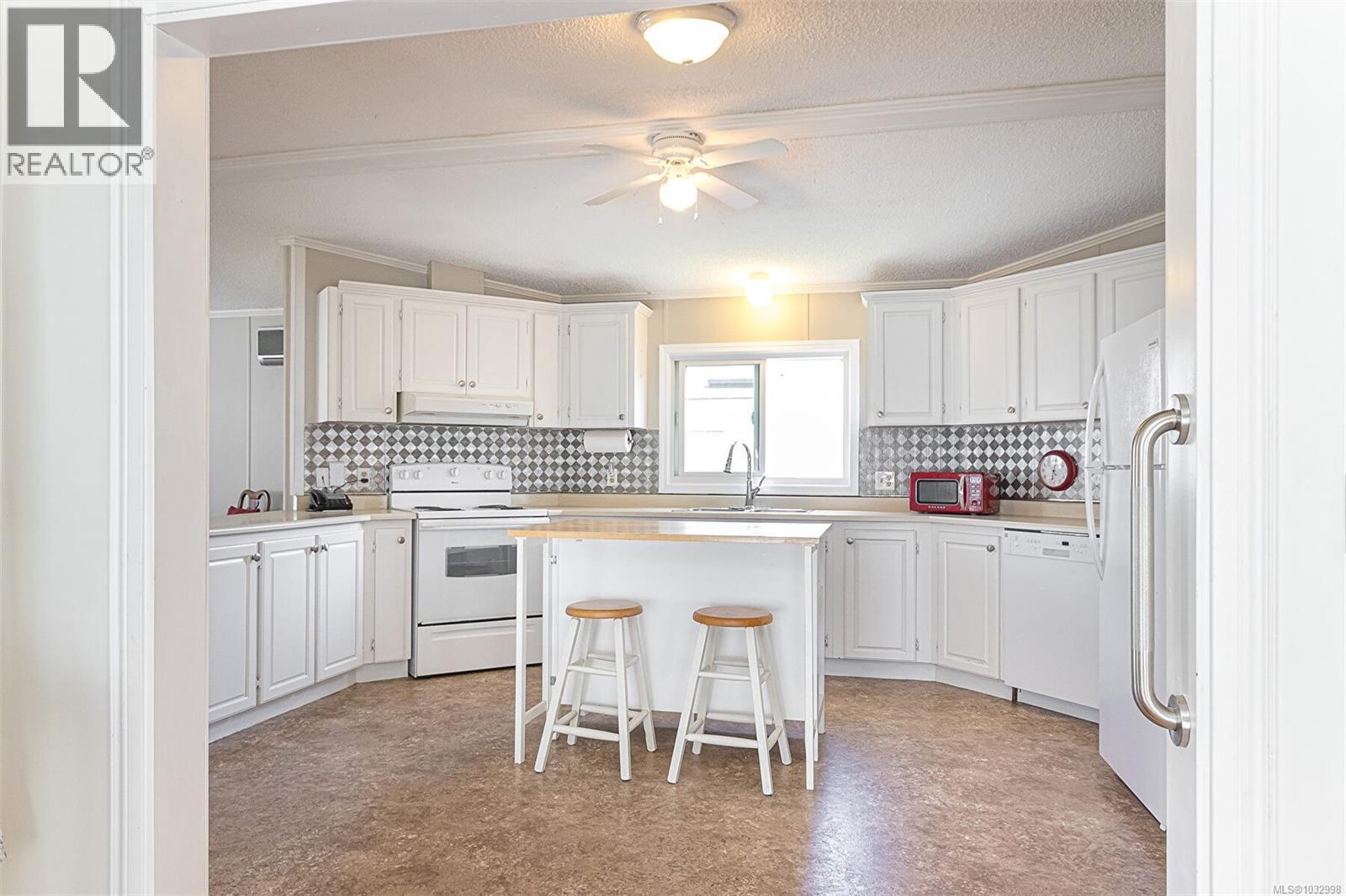 #9 7583 Central Saanich Rd - 17