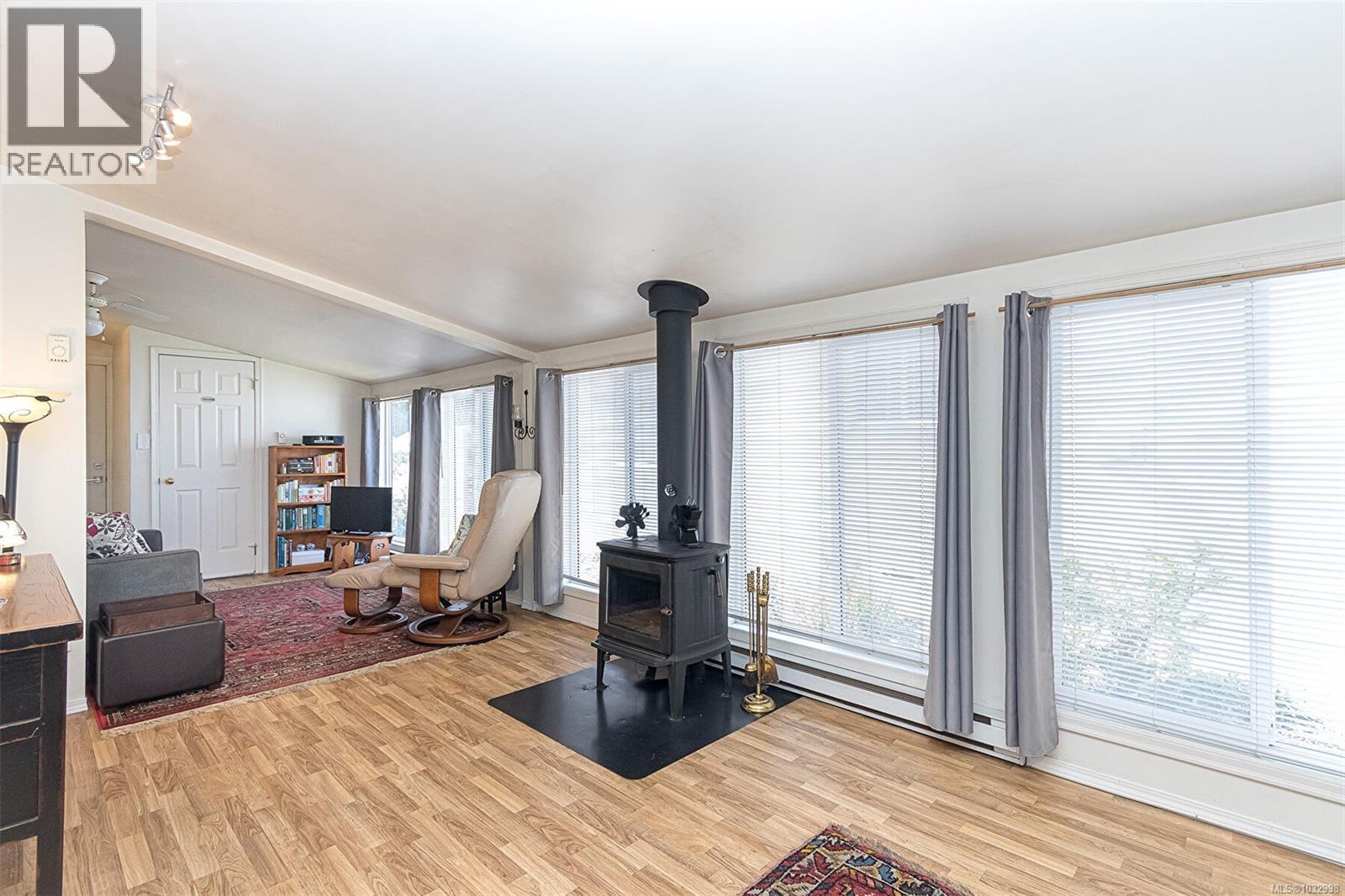 #9 7583 Central Saanich Rd - 18