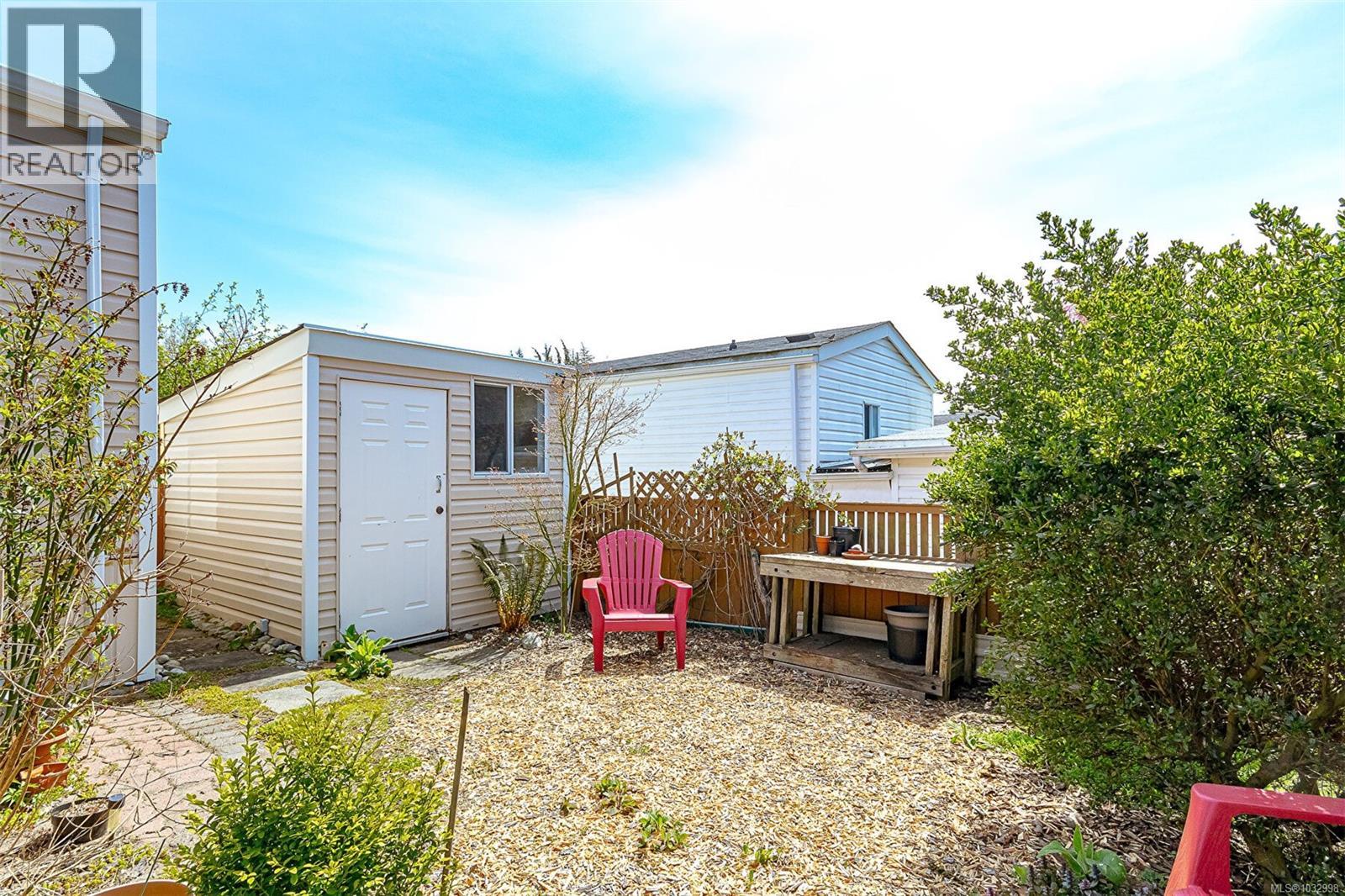 #9 7583 Central Saanich Rd - 30