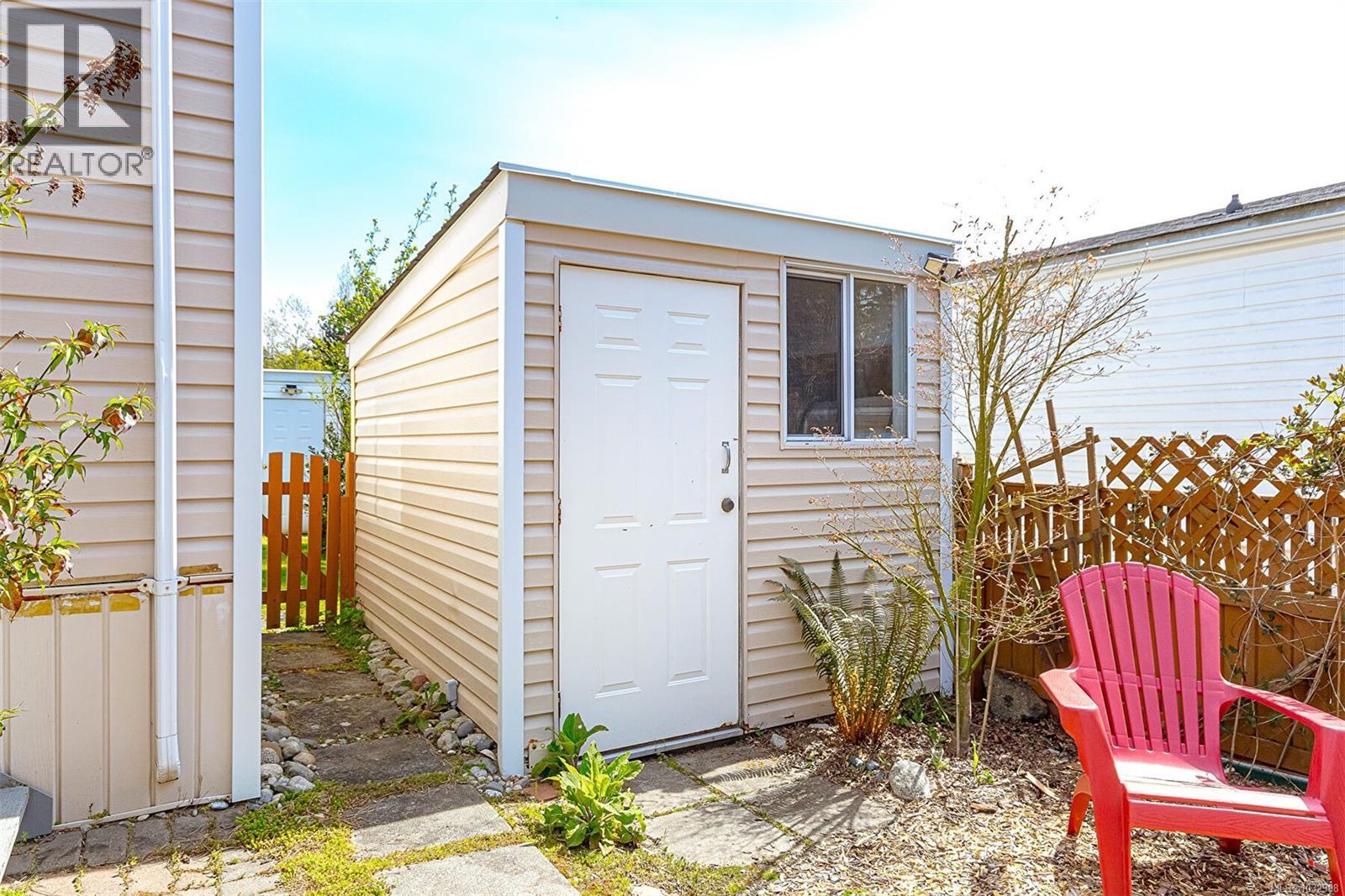 #9 7583 Central Saanich Rd - 31