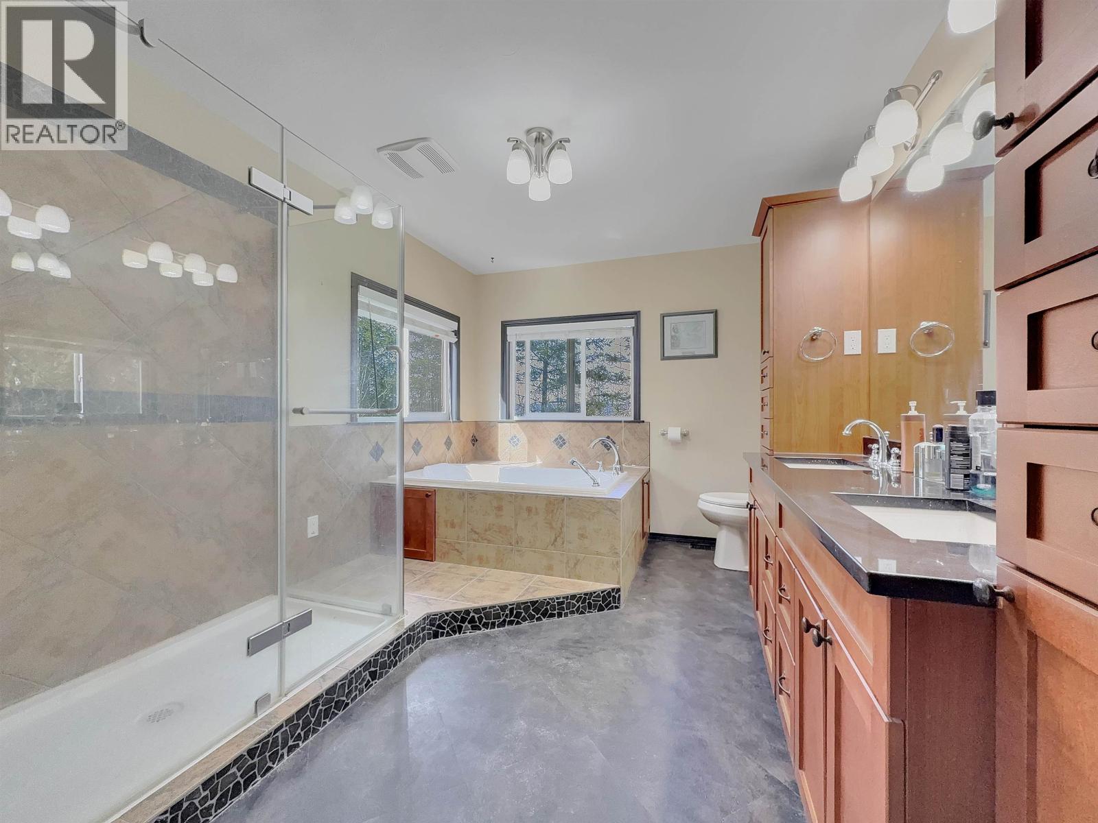 216 MOUNTVIEW DRIVE - 16