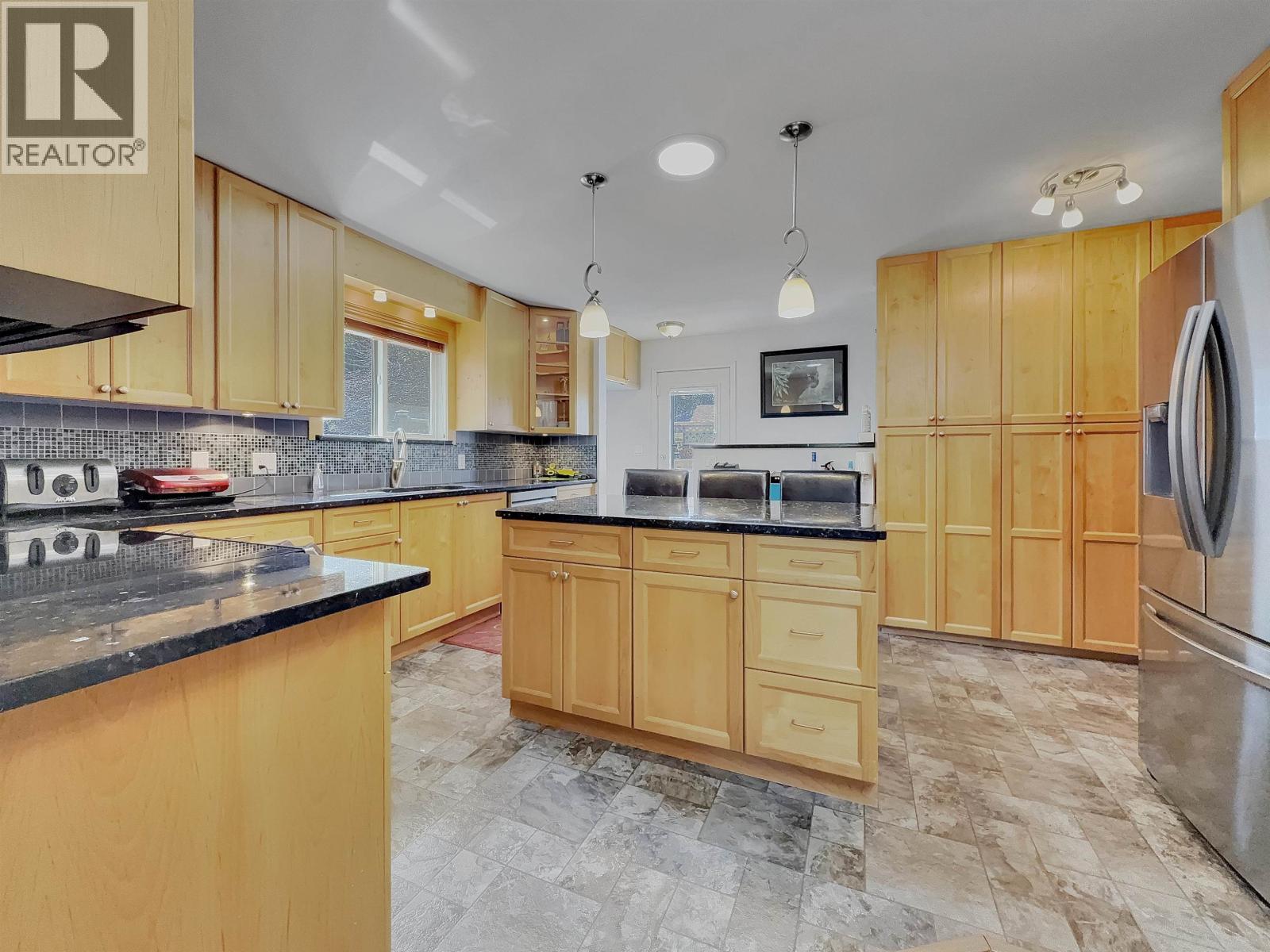 216 MOUNTVIEW DRIVE - 8